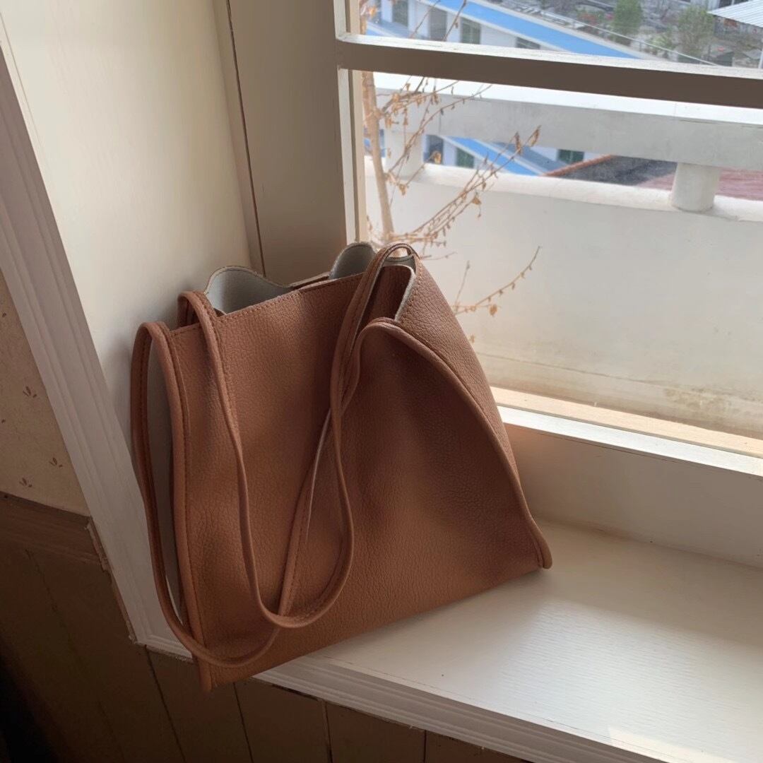 シンプルトートバッグ