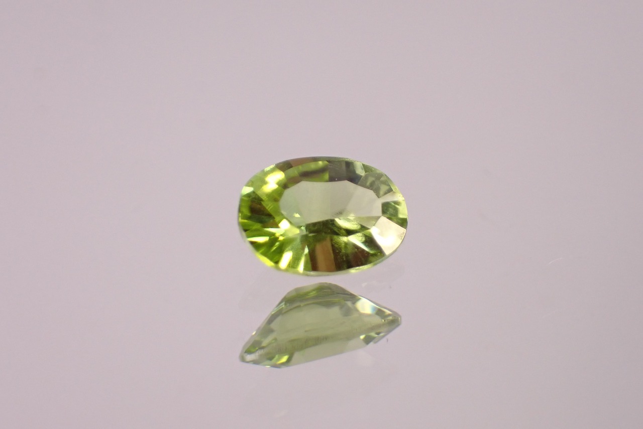 ペリドット(コンケーブカット)　0.74ct　[D2-353]