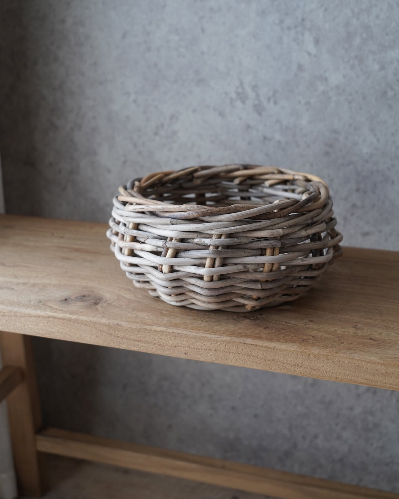 グレーラタン 浅底ラウンドバスケット S φ21cm | アトリエ ヴィネット