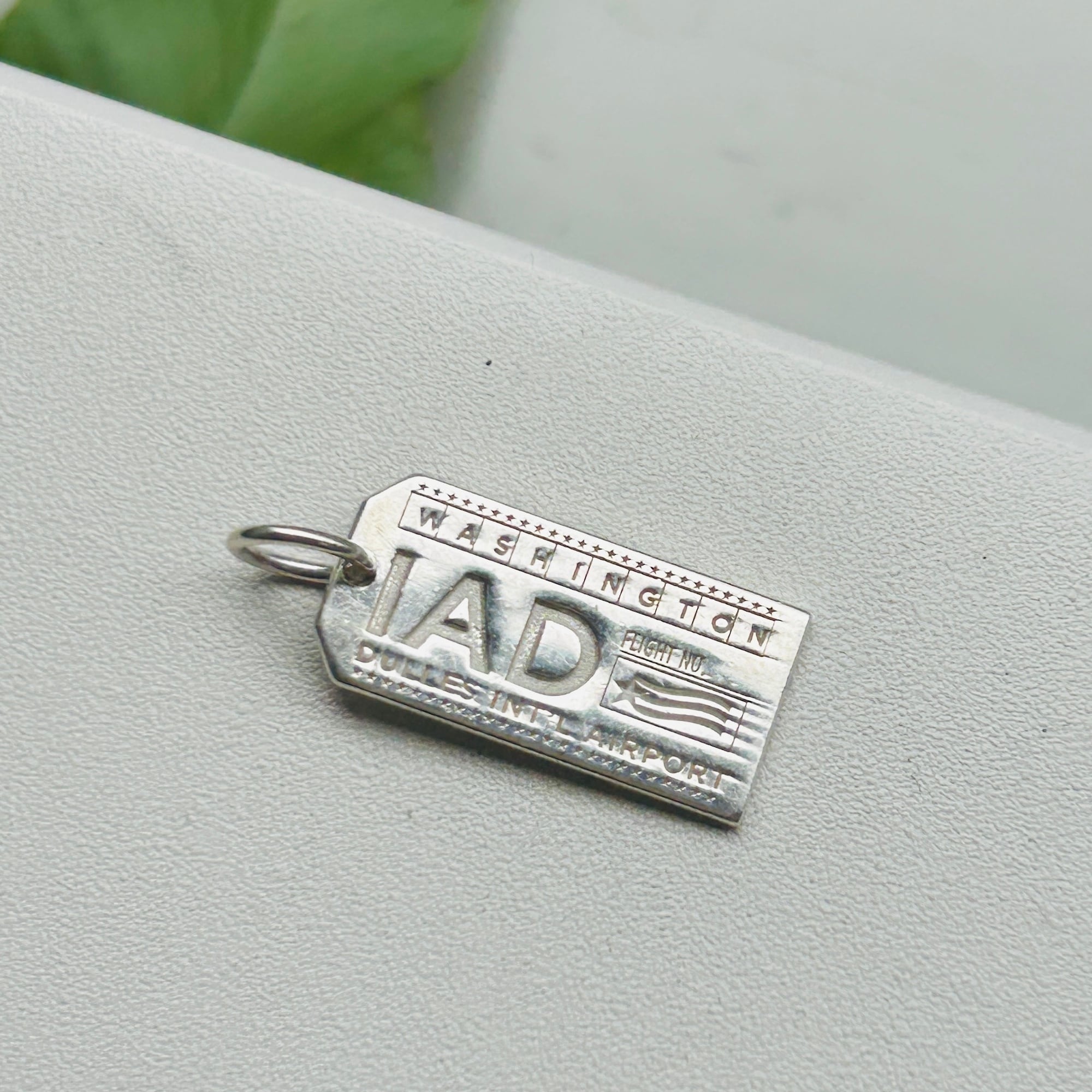 銀製品　小物入れ　キャンディー入れ　KELTUM 刻印有り　シルバー シルバー925 Airport チャーム | Milo Antiques & Vintage
