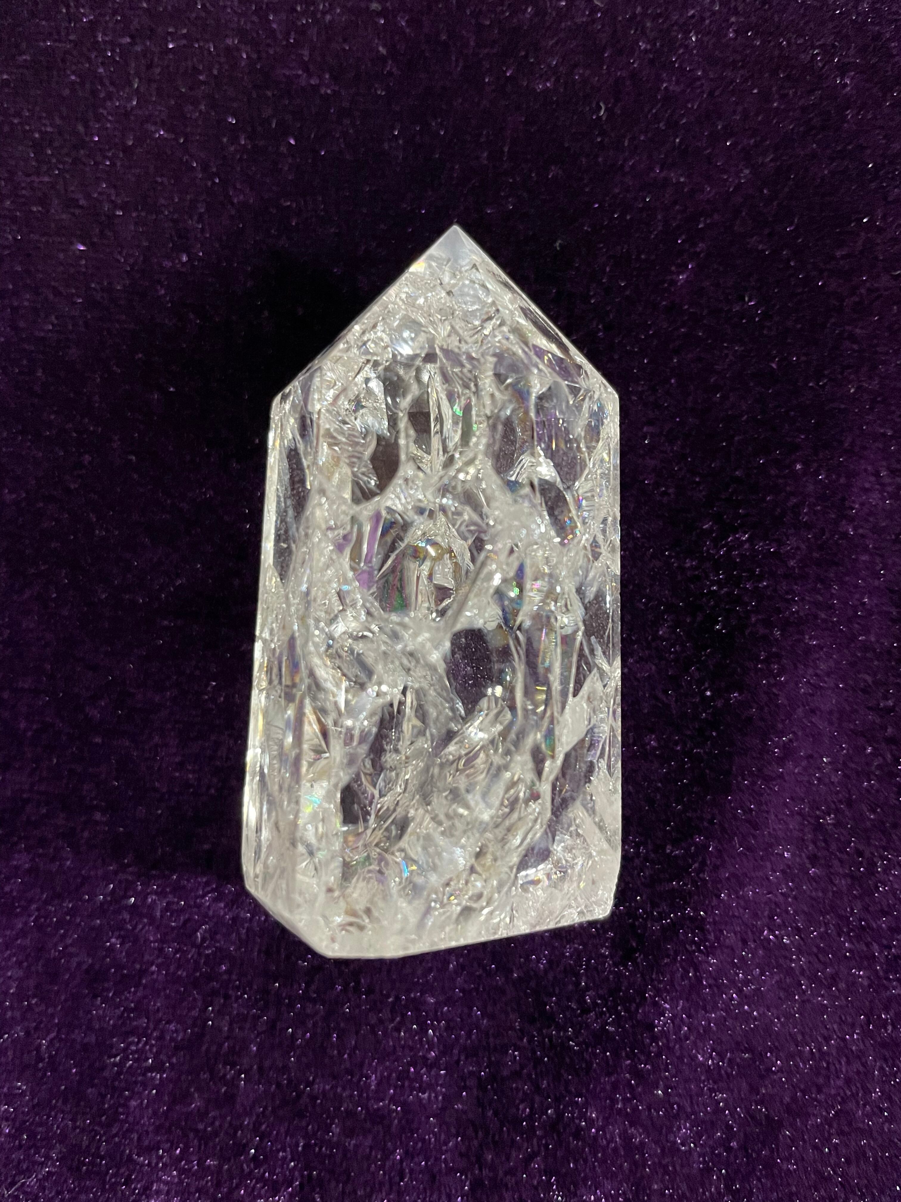 光輝く、レインボークラック水晶ポイント（Mサイズ） | Chelsea Moon丨