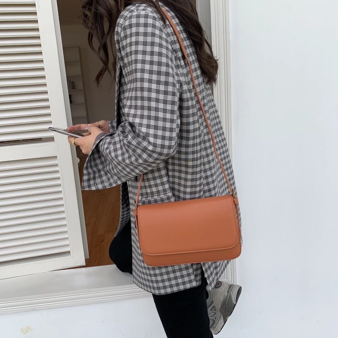 シンプルショルダーバッグ