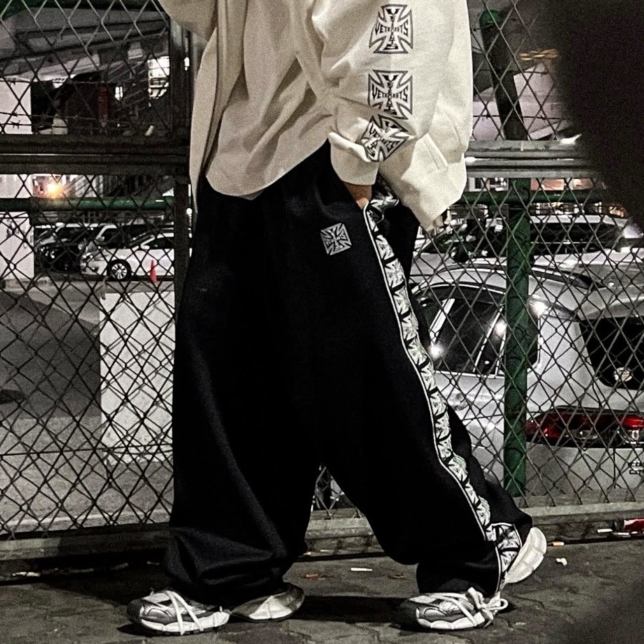 【VETEMENTS】BIKER CROSS SLEEVES ZIP-UP HOODIE - 4