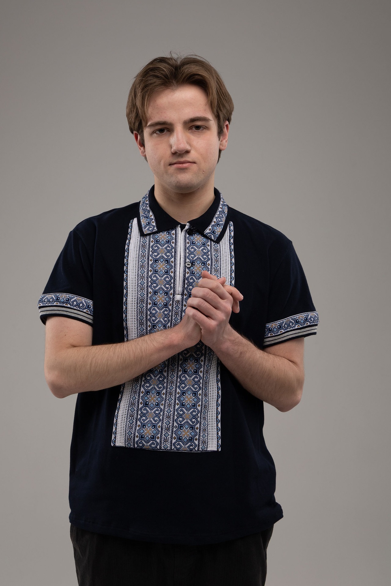 【男女兼用モデル】ウクライナ手刺繍ヴィシヴァンカ　半袖　フリーサイズ - 1