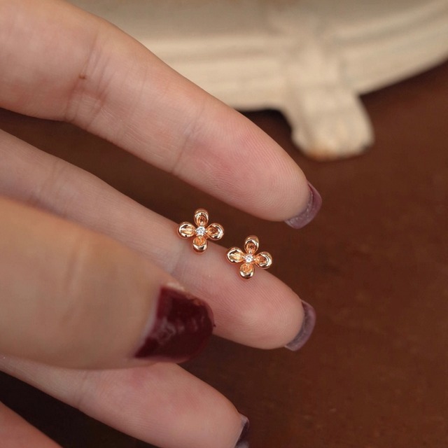 small flower pierce K884