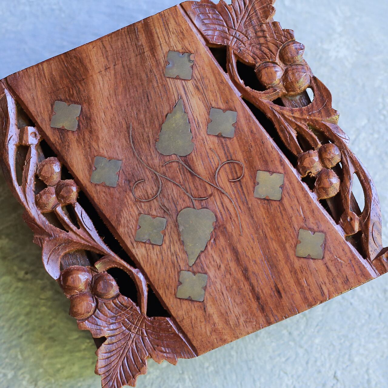 美しい模様の木彫りの箱 22 | 木と、輝と。| 一点もの ヴィンテージ