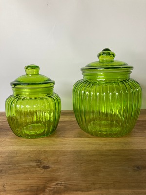 レトロな緑色の瓶