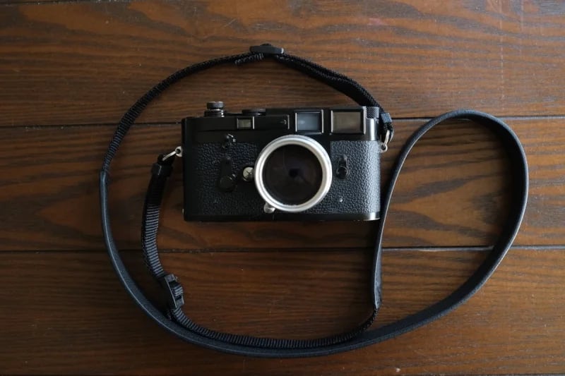 PENTAX (ペンタックス) 67用の緑の革のストラップ | 革製品のオーダー