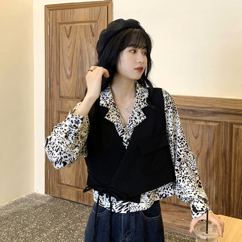 ブラックショートスプリングオータムレッド 春物 秋物 試着室2930939459