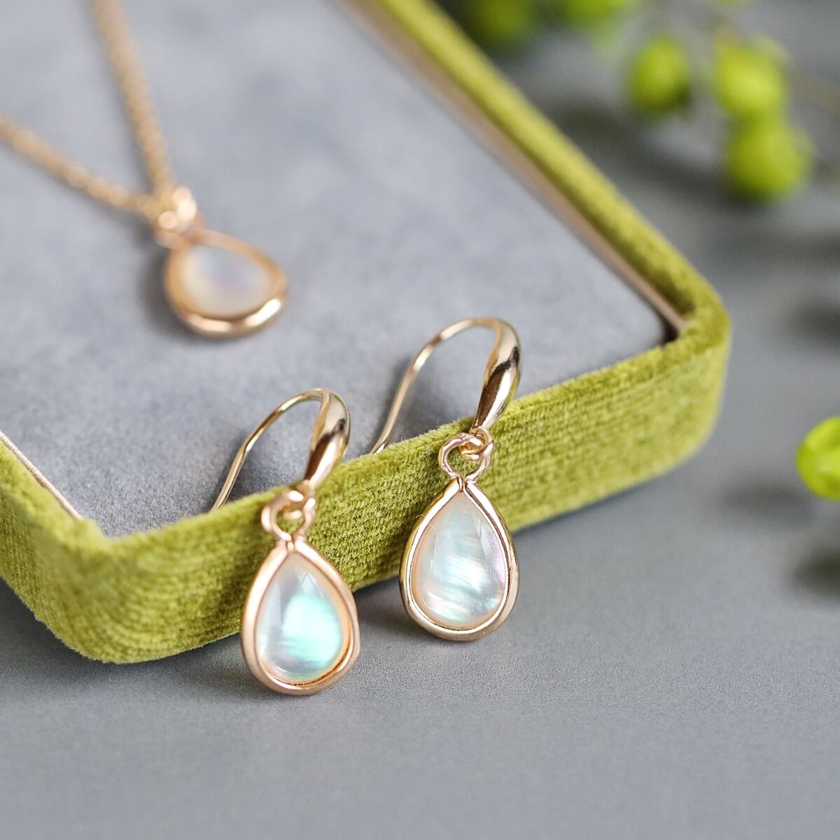 オーロラ☆ホワイトシェルのひと粒ピアス｜18KGP | Bear's Jewelry