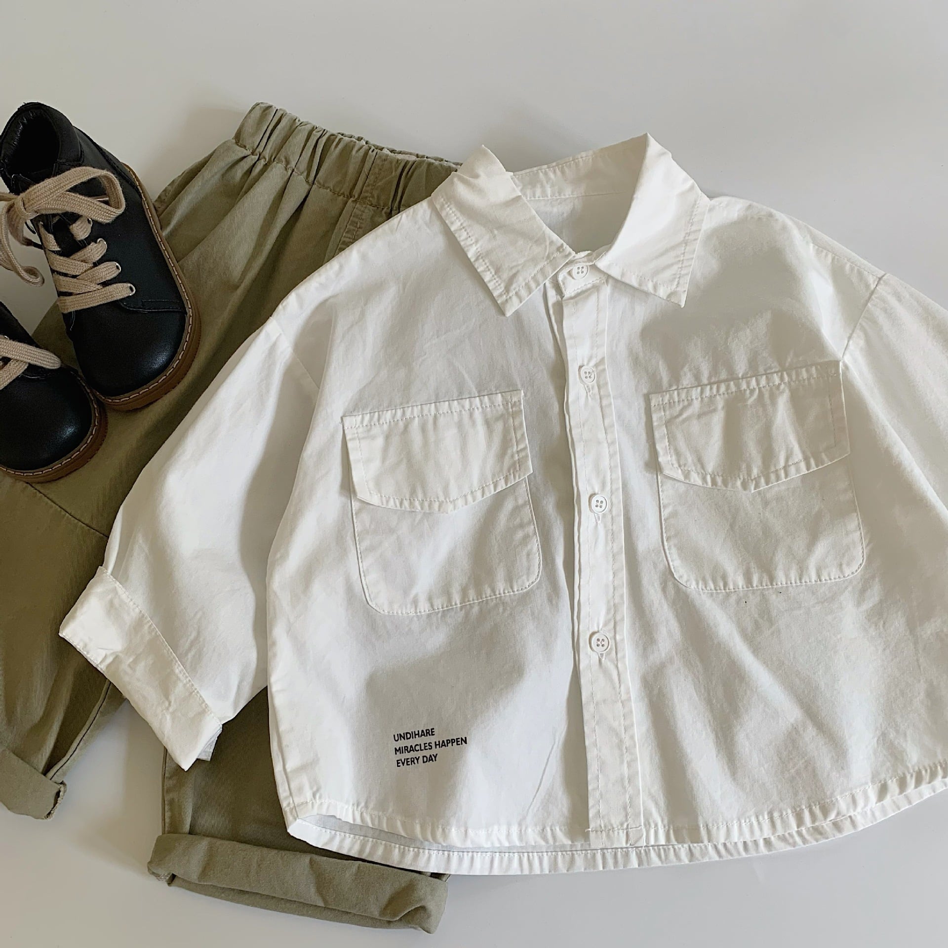 シンプルロゴシャツ