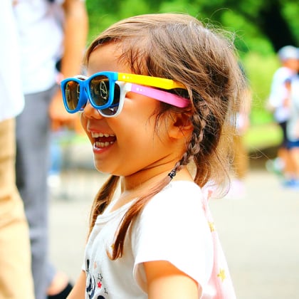 Delieb Fraser シリーズ キッズサングラス 3 12歳用 日よけ 暑さ対策 お出かけ 紫外線対策 フィルアンドテッズ マウンテンバギー By グレイベア Phil Teds総代理店