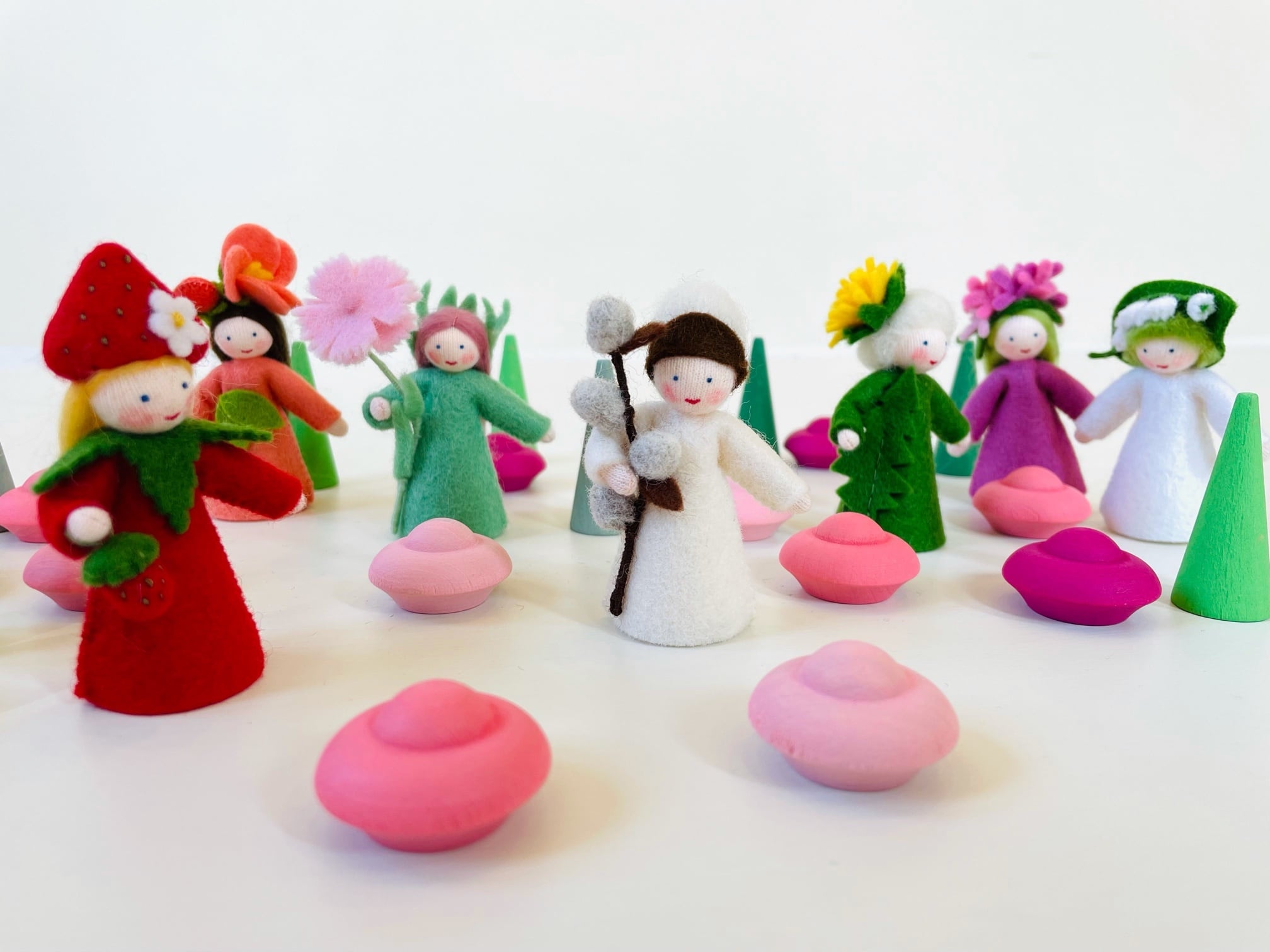 お花の妖精人形 2022 SPRING カーネーション | playtive toys