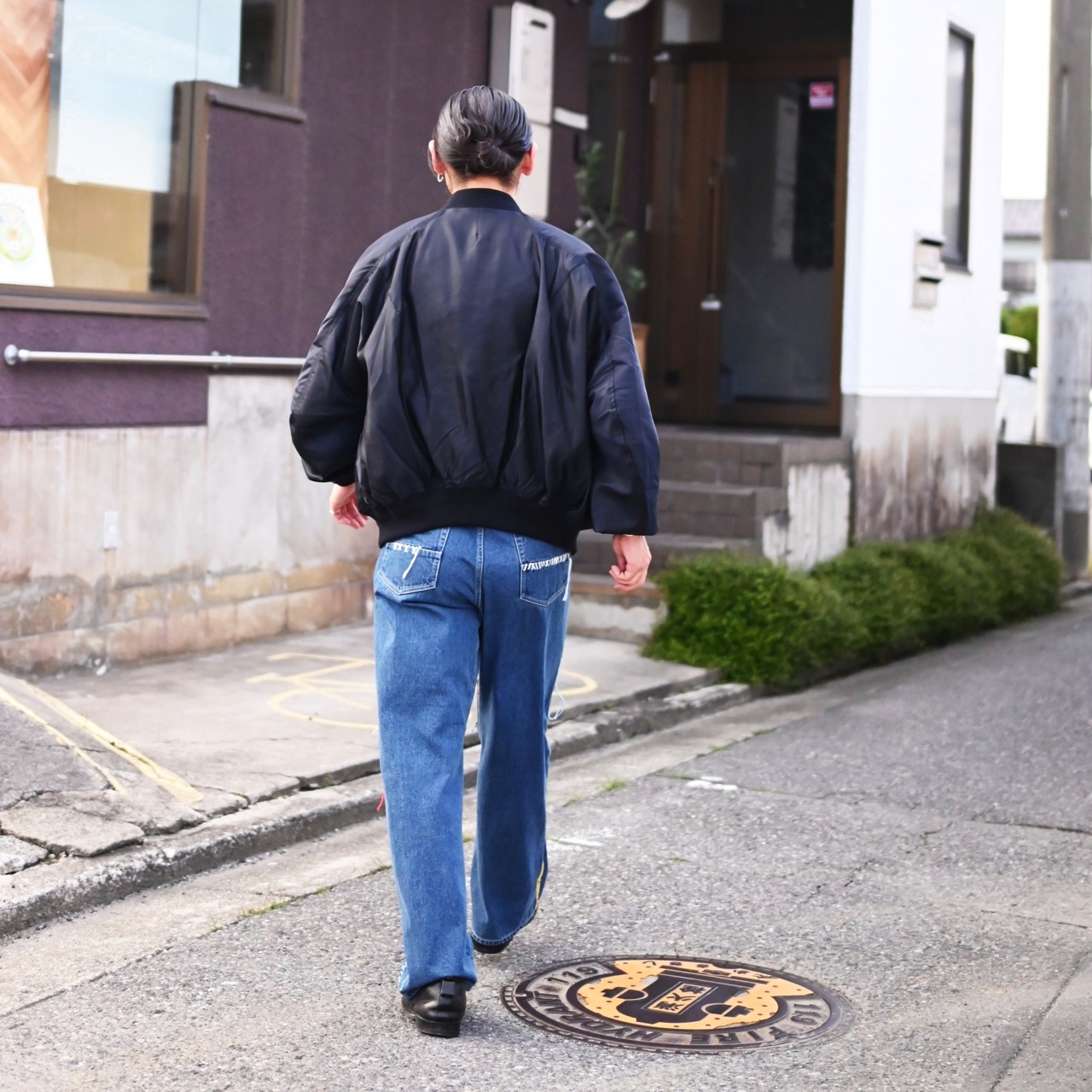 LEH（レー） Bonber Jacket、KUON(クオン）Sashiko Mended Denim Trousersコーディネート