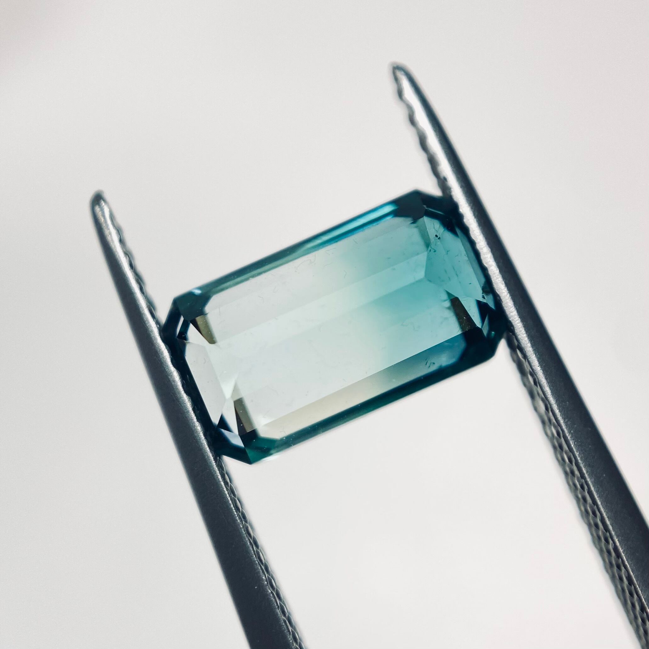 清流　高品質バイカラートルマリン