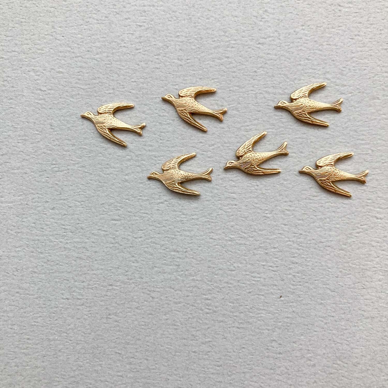USA真鍮 飛んでいる鳥のプレート | Dua-アクセサリーパーツショップ