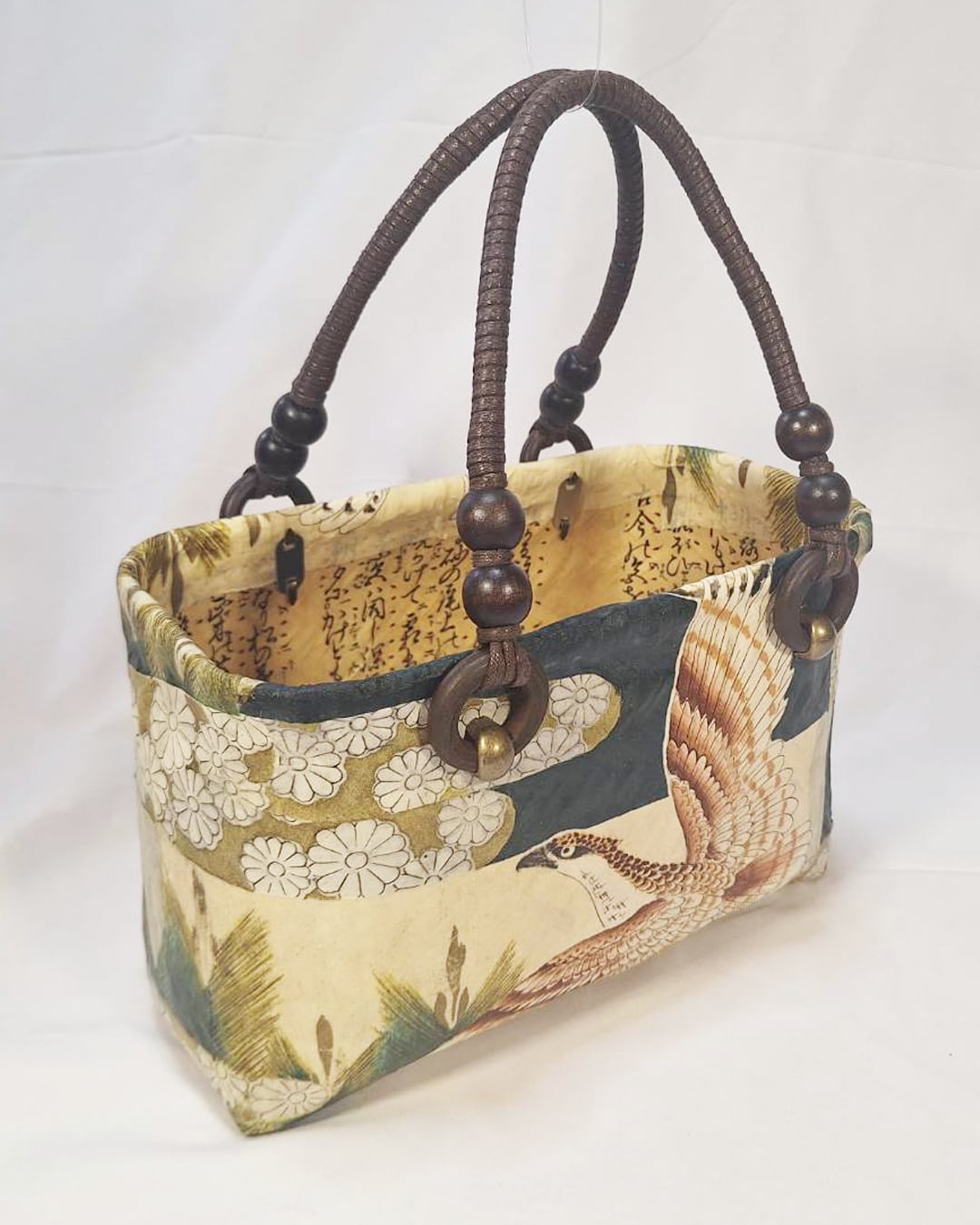 一閑張り カゴバッグ 2024-10 鷹、菊模様 | 花乃絵-一閑張り制作販売-