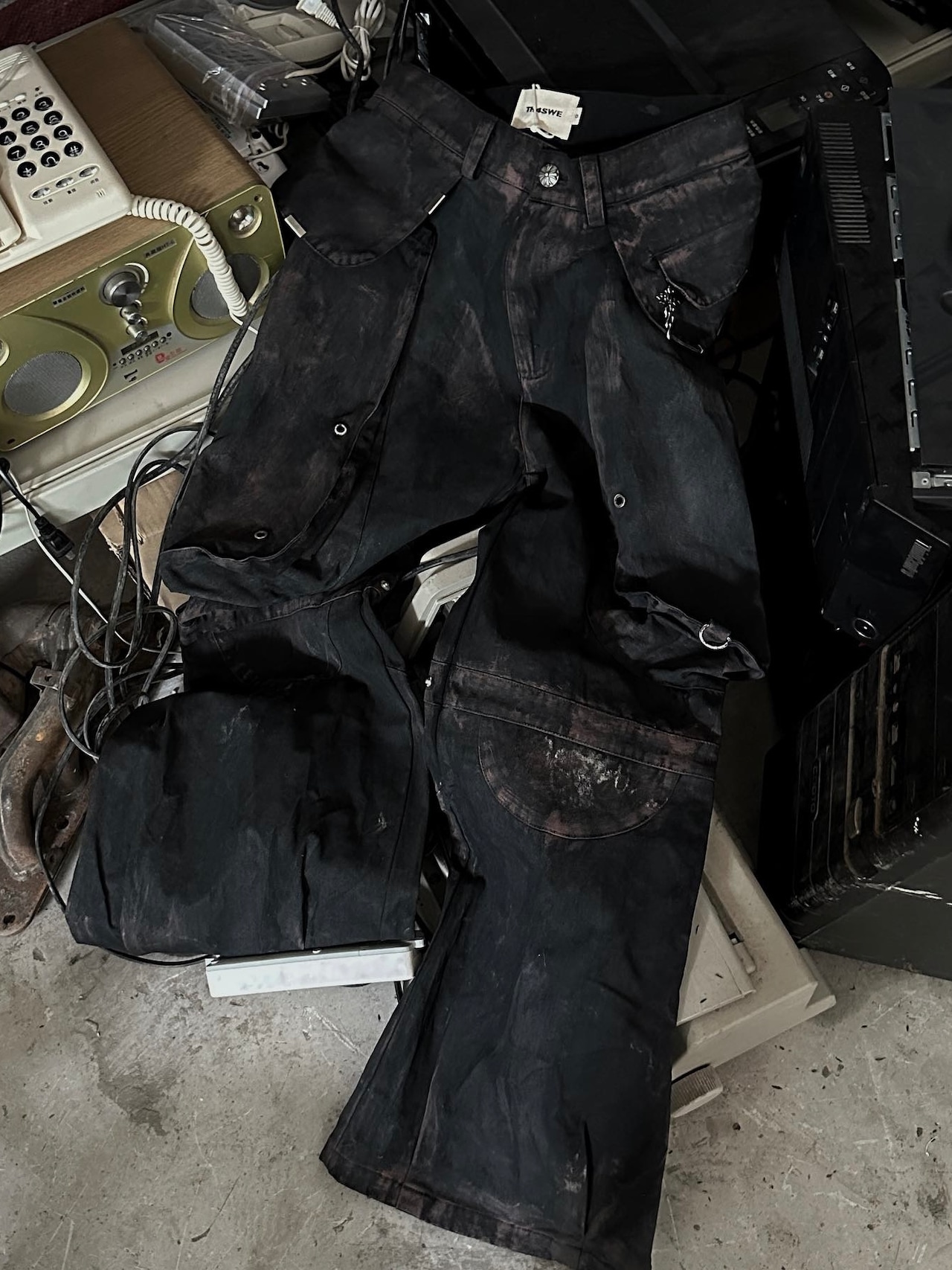 【TH4SWE】Rust Dyed Multi Pocket Flare Cargo Pants