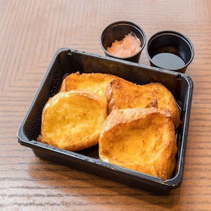 宮城蔵王特産の竹鶏たまごを使ったフレンチトーストと苺バター    French toast