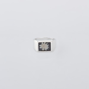 XOLO JEWELRY ショロジュエリー】SIGNET RING WITH GREY FLOWER 