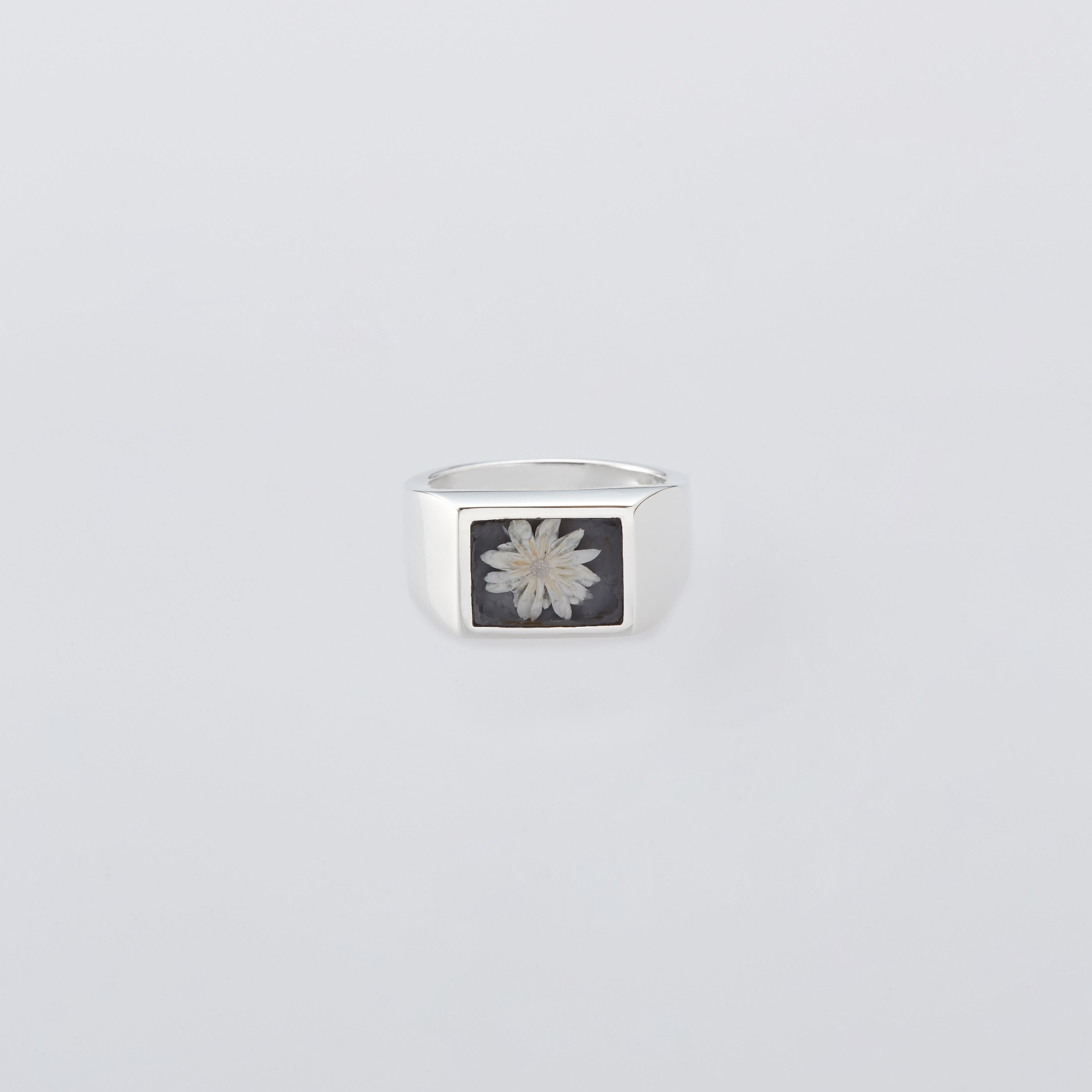 XOLO JEWELRY ショロジュエリー】SIGNET RING WITH GREY FLOWER 