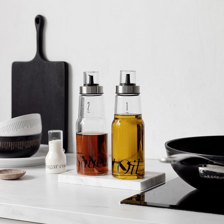 キャップ付きオイルボトル