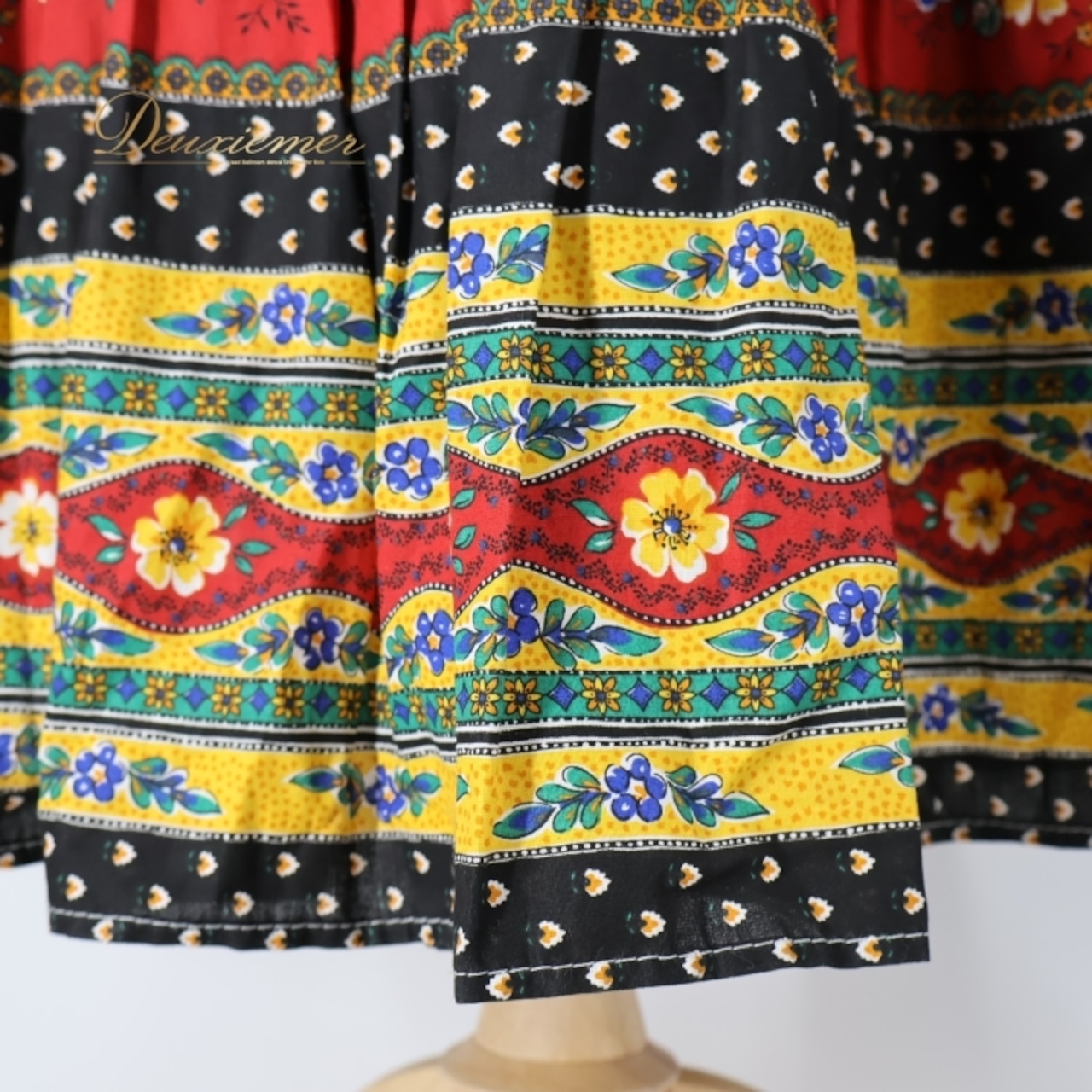 フォークダンス 衣装 スカート ブラック系 花柄 チロリアン チロルスカート 黒 赤 青 黄 緑 練習 レッスン イベント かわいい ダンス衣装 総柄 華やか 目立つ カラフル ふんわり レッド系 イエロー系 ホワイト系 グリーン系