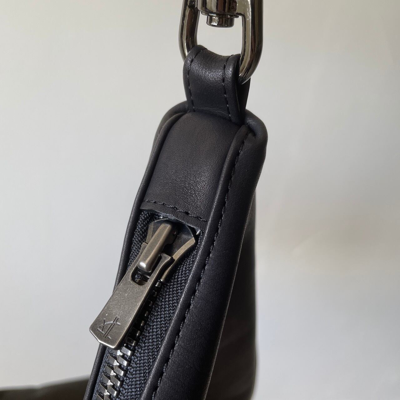 RIP VAN WINKLE RB-516 LEATHER MULTI SHOULDER BAG | Clover