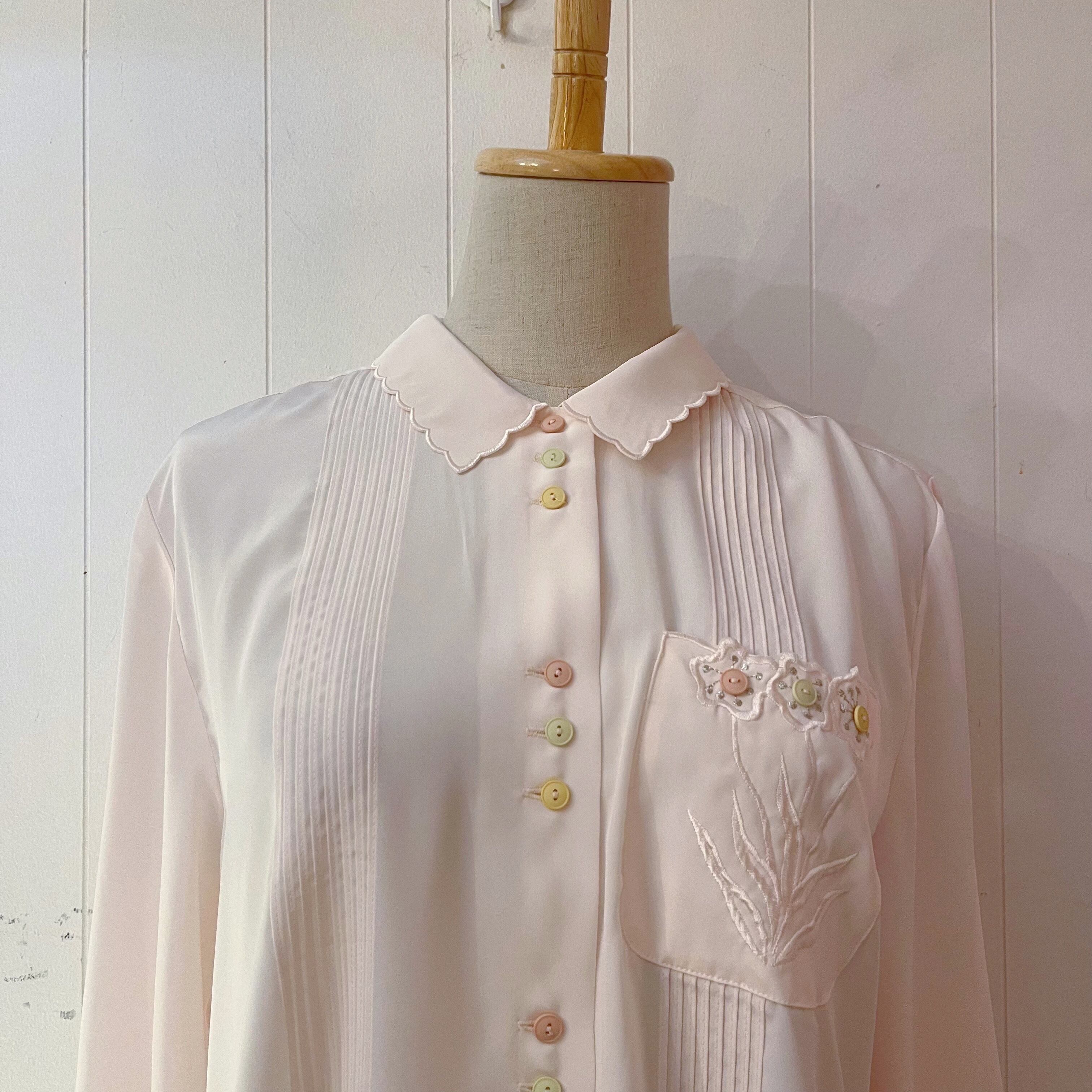 three color button flower blouse