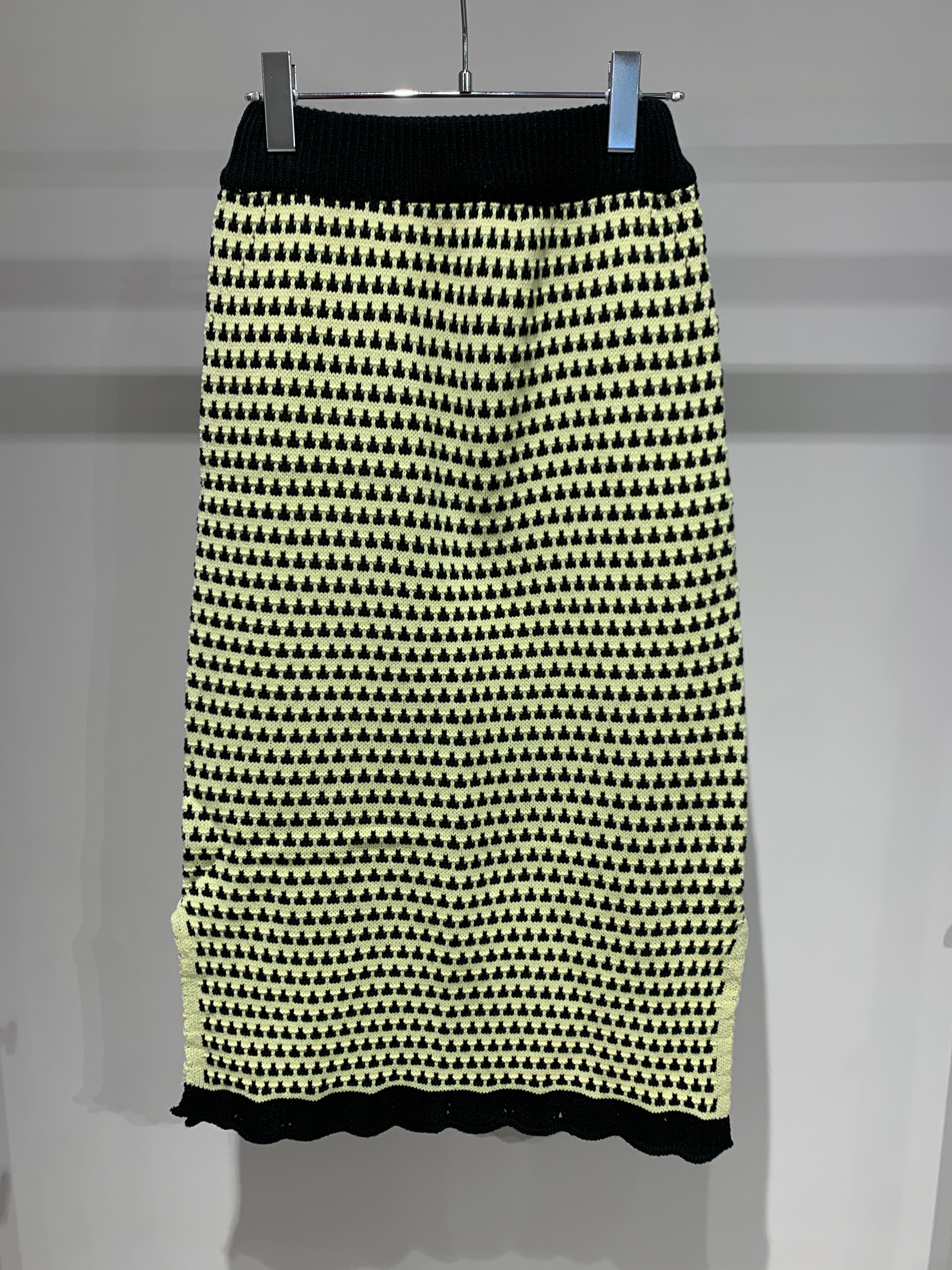 scallop knit tight skirt