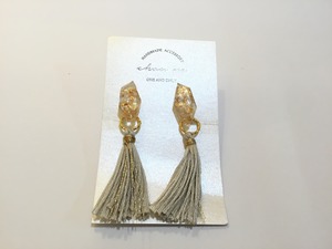 chou pe ゴールドクリアカボションタッセルのイヤリング