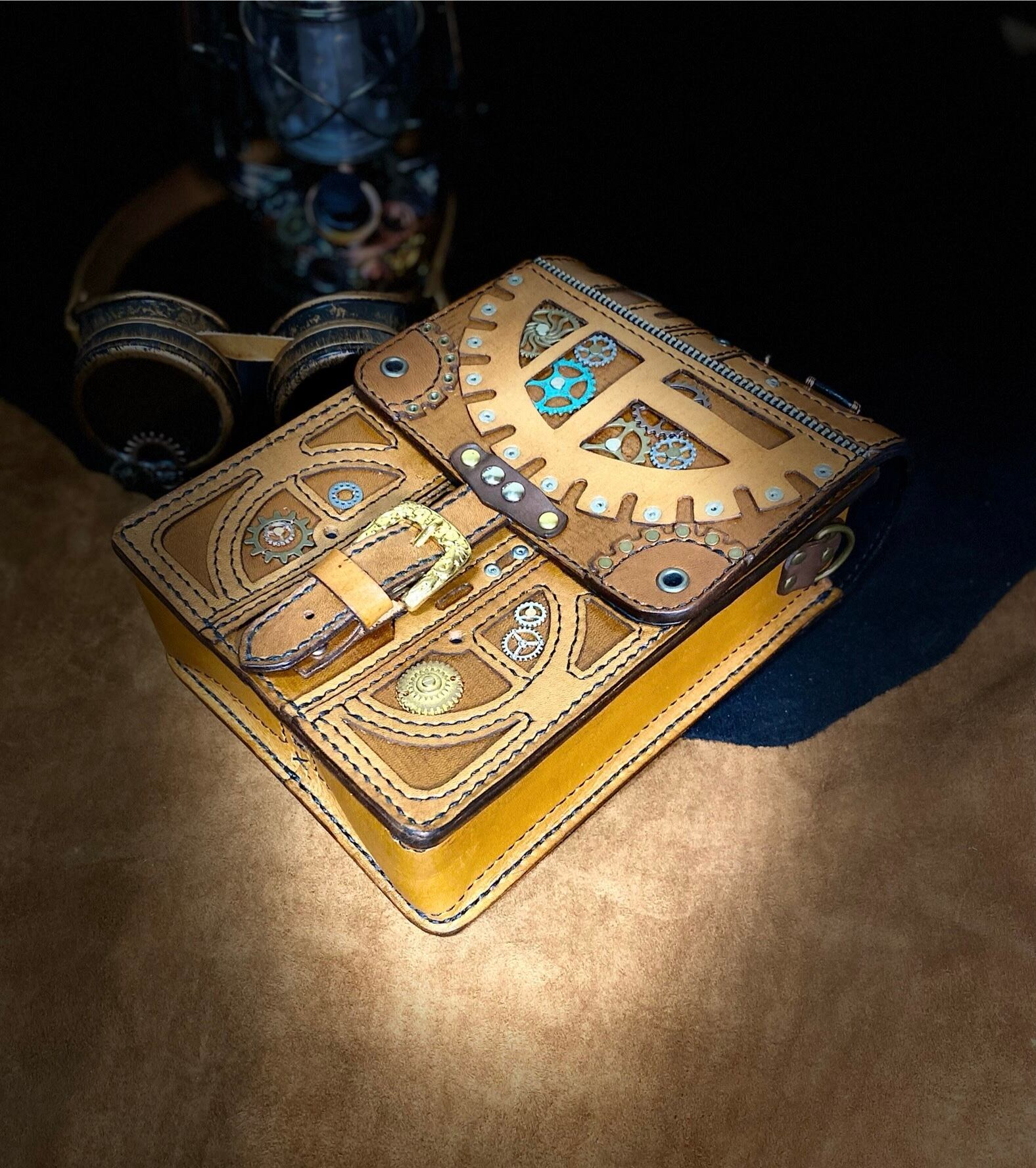 スチームパンク風レザーポーチ | Leather works Machina(マキナ)