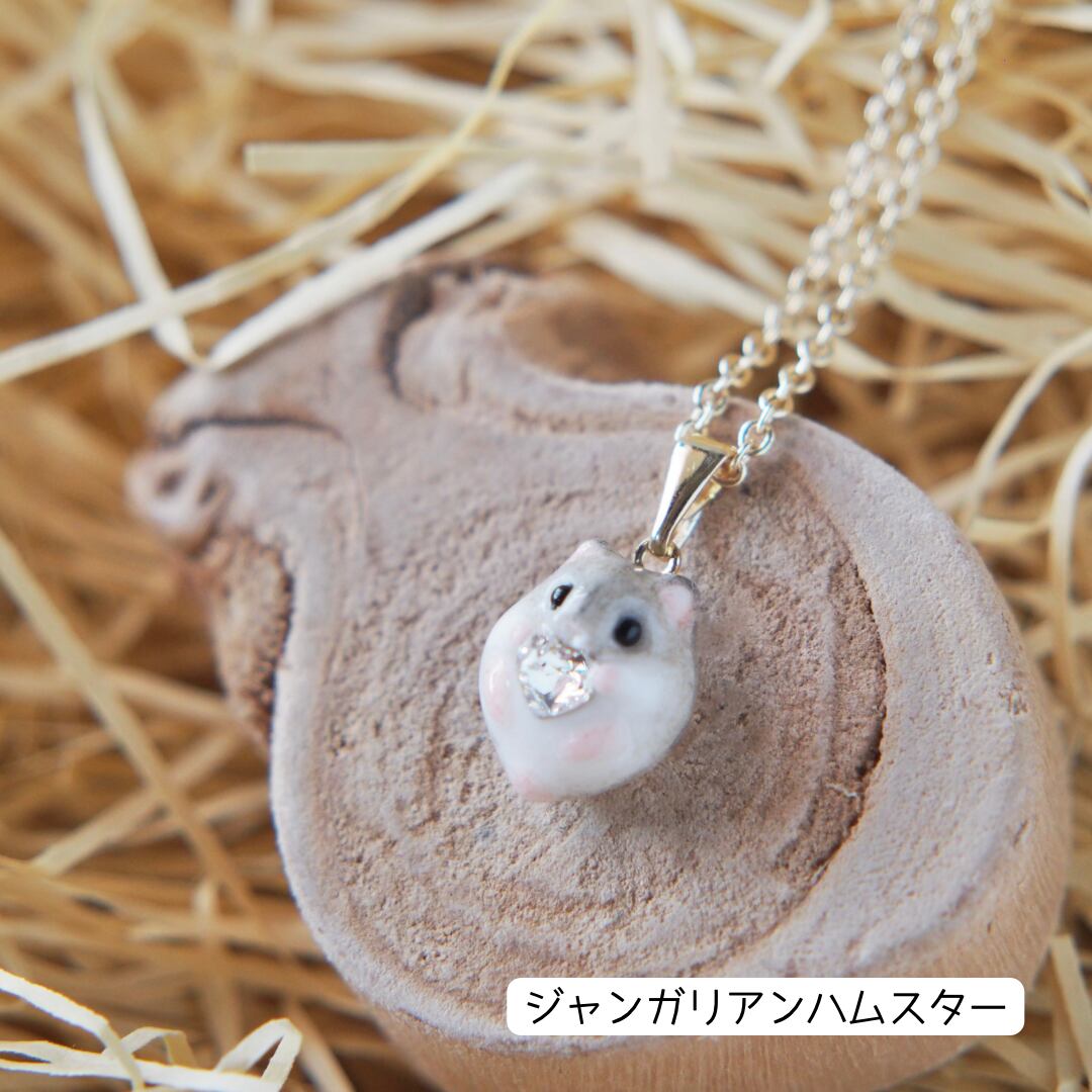 ヨーロッパヴィンテージ ◯ロケットチャーム 抜き取ら 花模様 