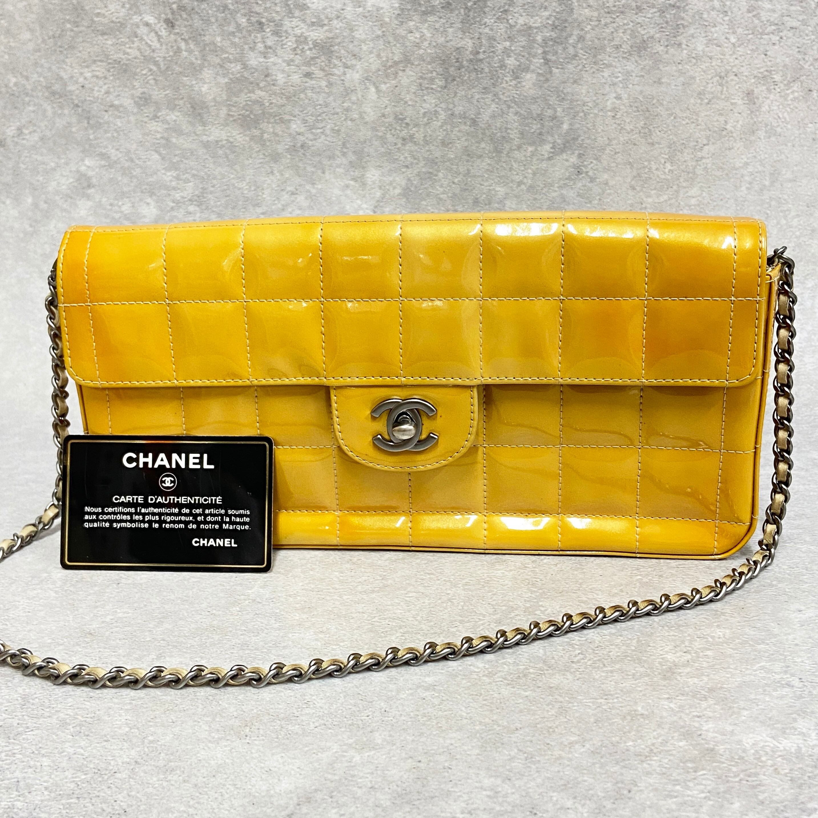 エナメル素材イエローCHANEL シャネル ショルダーバッグ エナメル イエロー