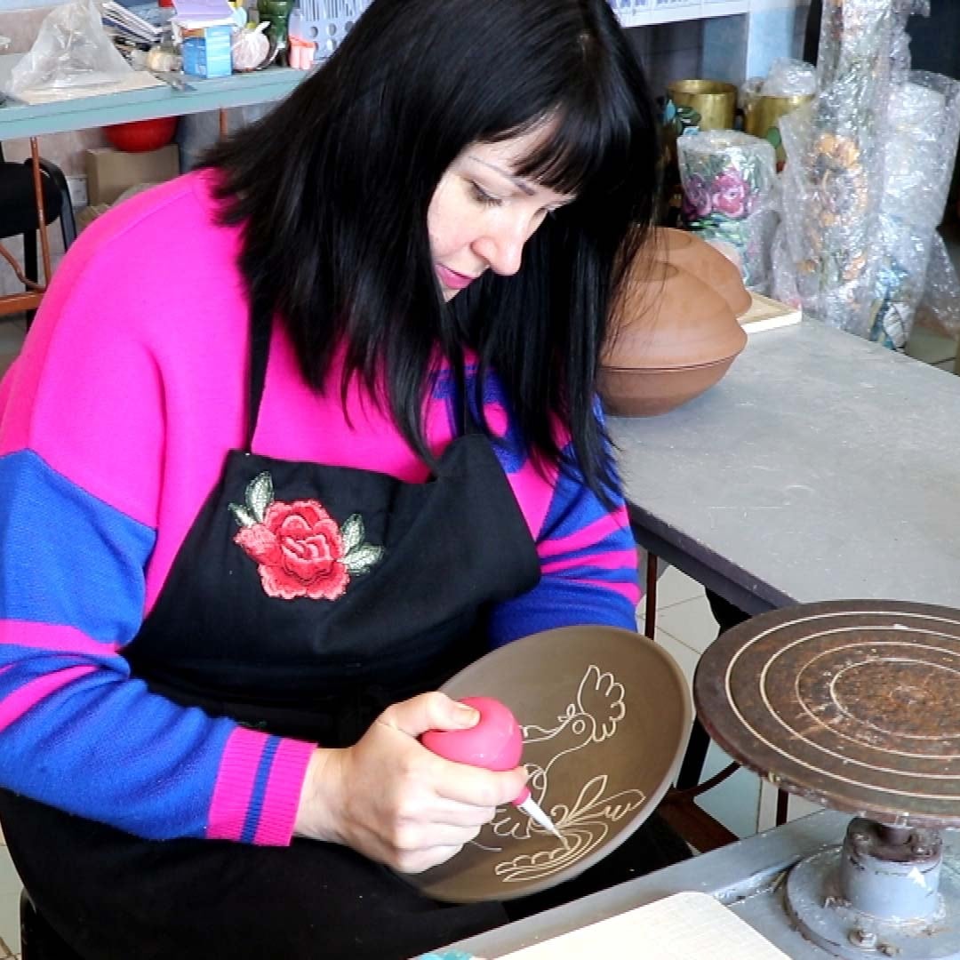 ウクライナ産  オピシュニャ土人形（馬 縞のたてがみ）