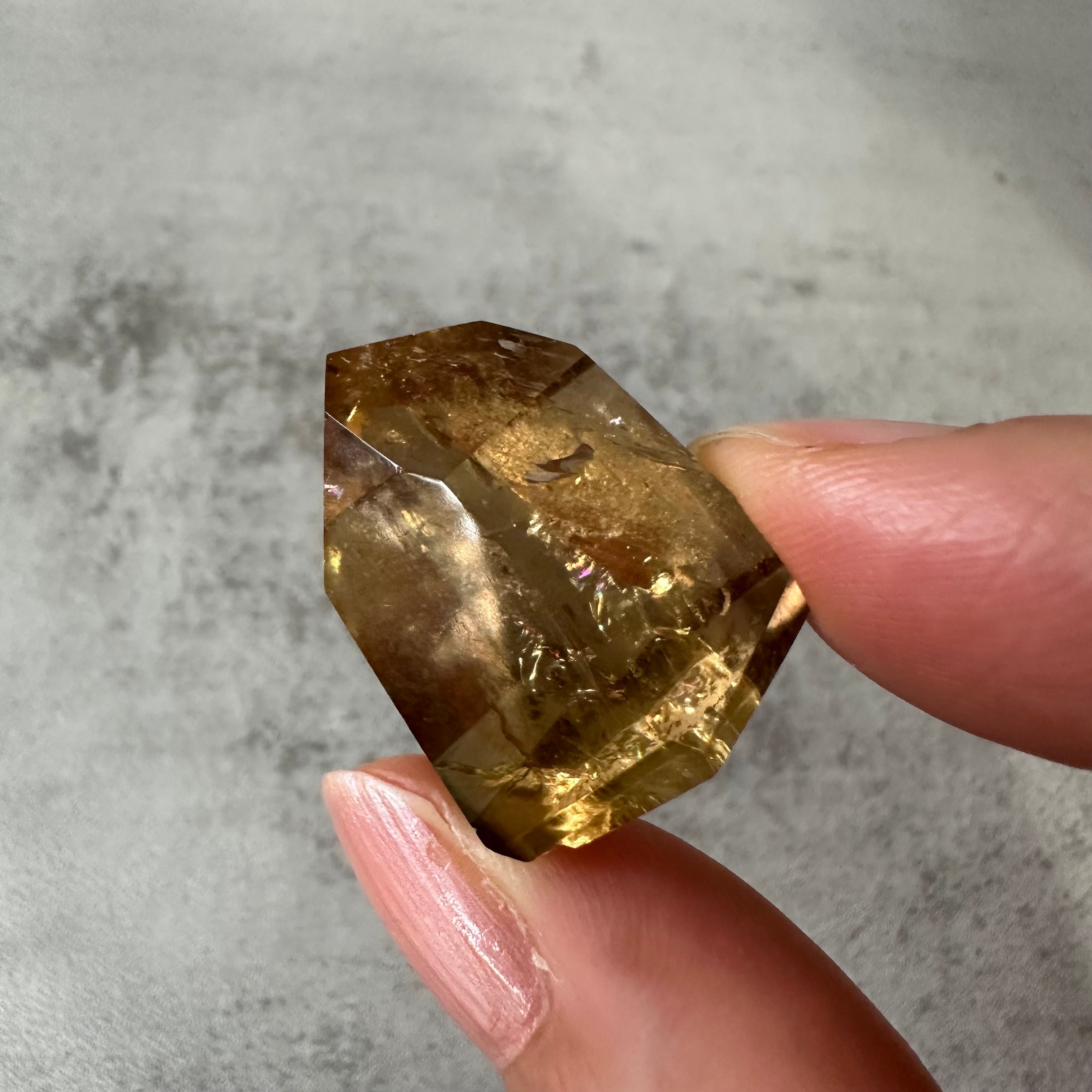 最高品質 虹入り スモーキーシトリン 台座、鑑別書つき 形から選ぶ | Mt.Sophia 天然石屋さん／マウントソフィア