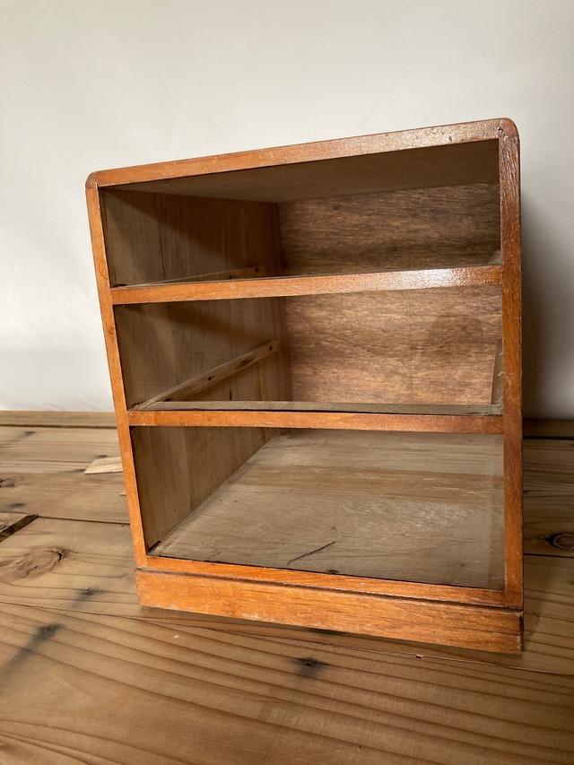 ヴィンテージの３杯の小引出し