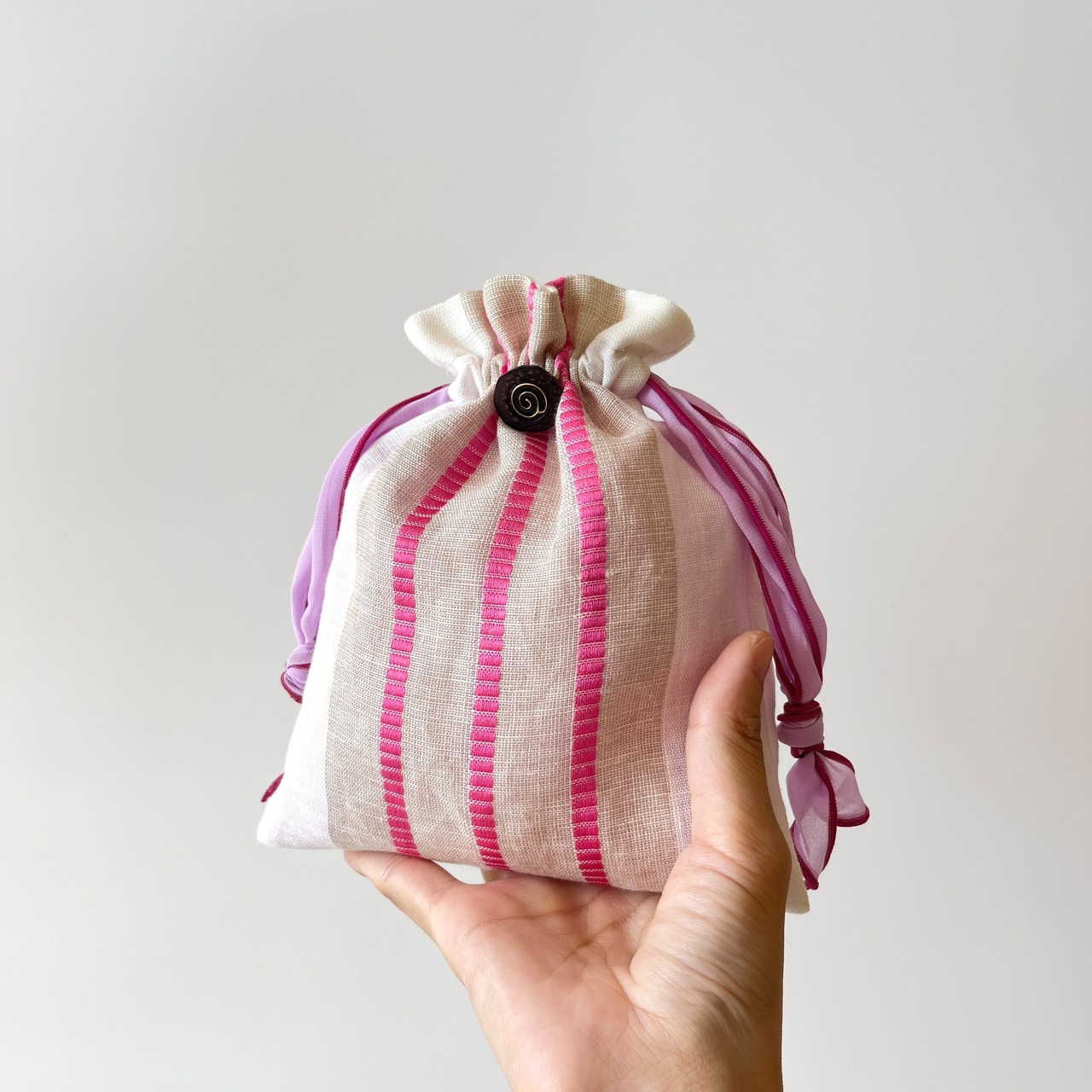 【エクリュ×キャンディピンク】リネン×ジョーゼット生地のリボン巾着・画像7
