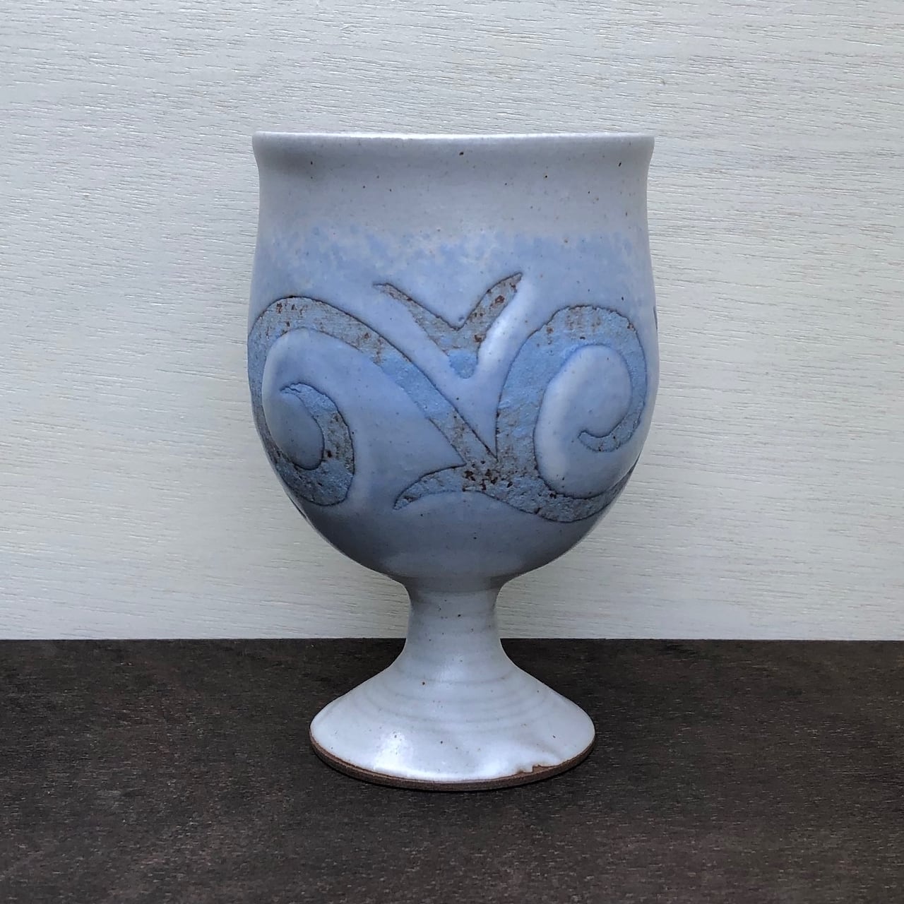 児島和孝/白釉青抜文ワインカップ