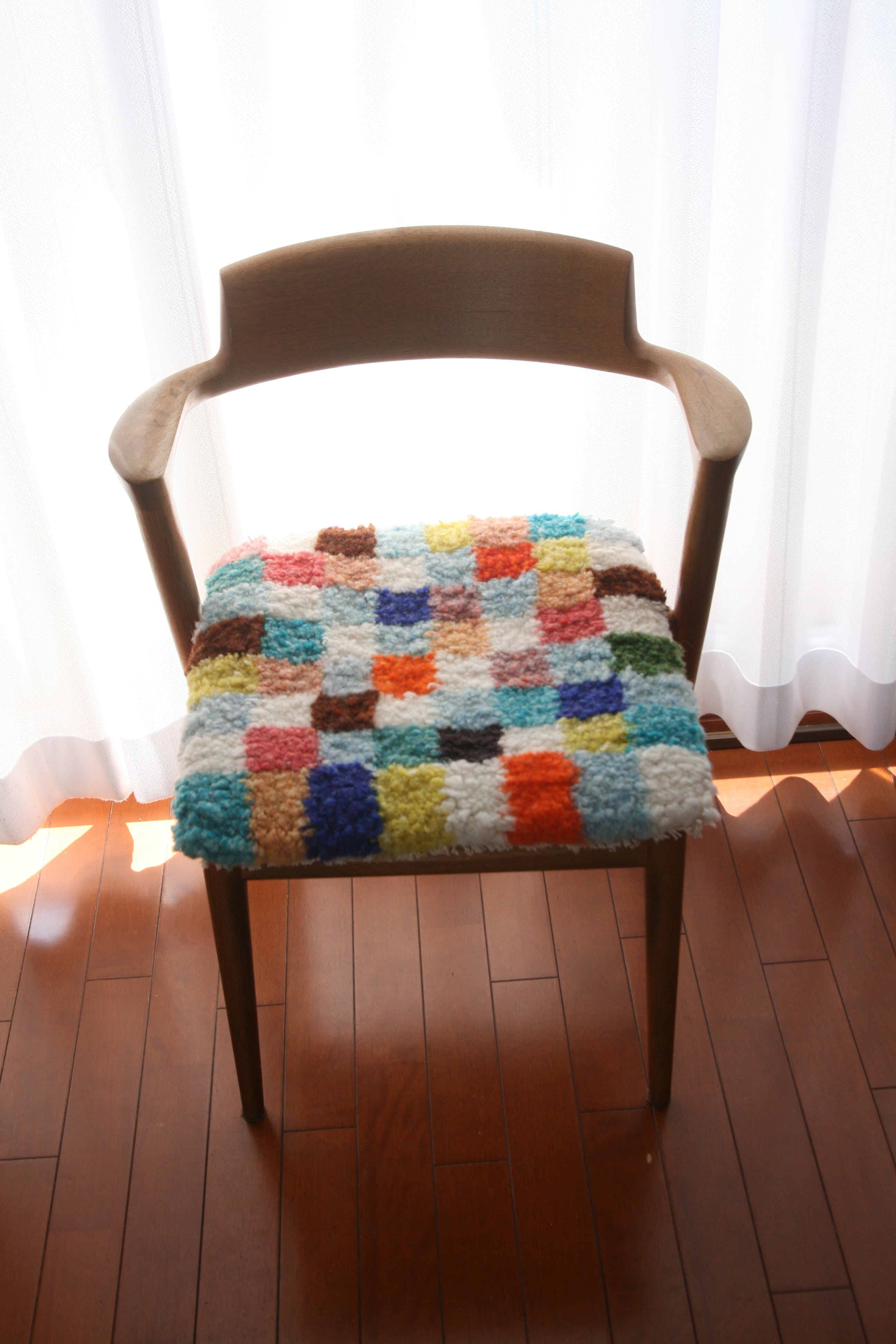 ノッティングチェアマット ホームスパン（手紡ぎ手織り）【パッチ