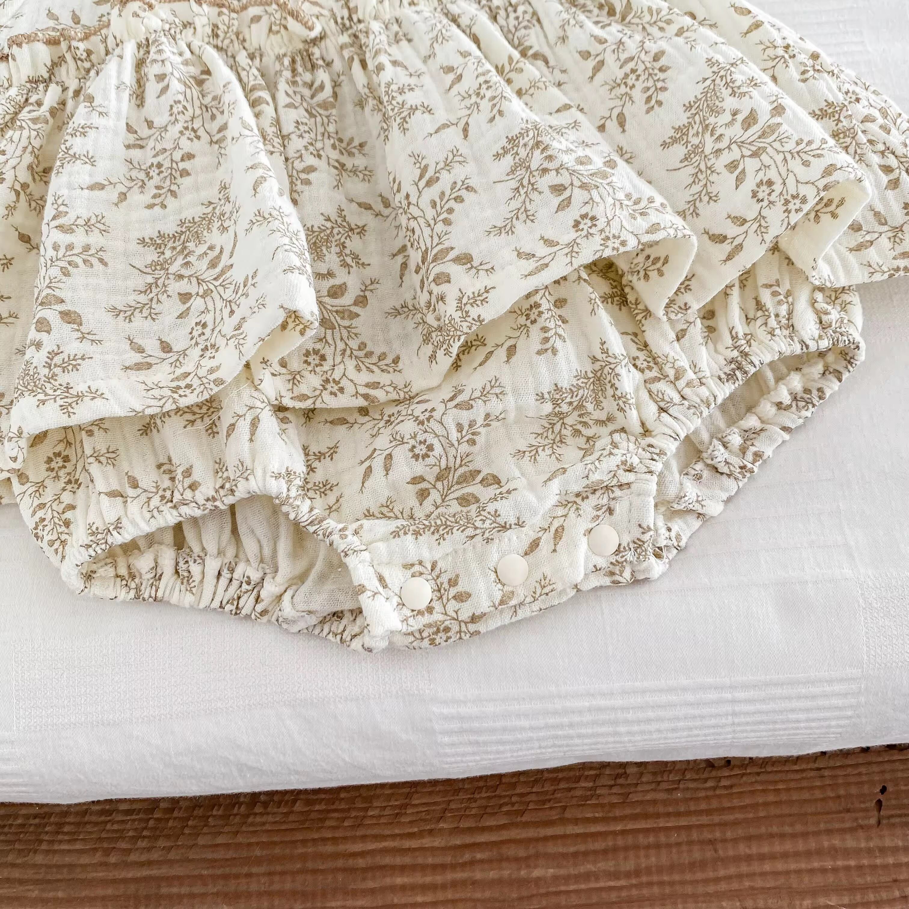 ベージュリーフガーゼロンパース