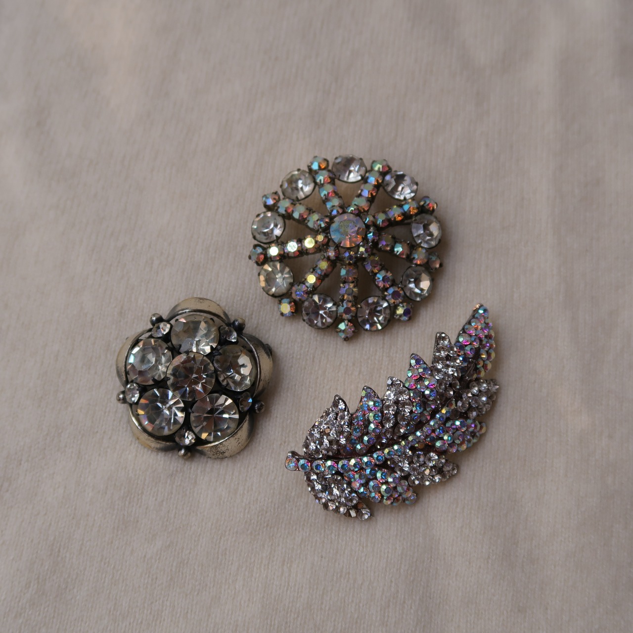 雪の結晶のブローチ