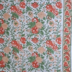 ブロックプリント生地【50cm単位】インド綿 片耳デザイン付き 花柄 白×オレンジ×カーキ #56626-WT1