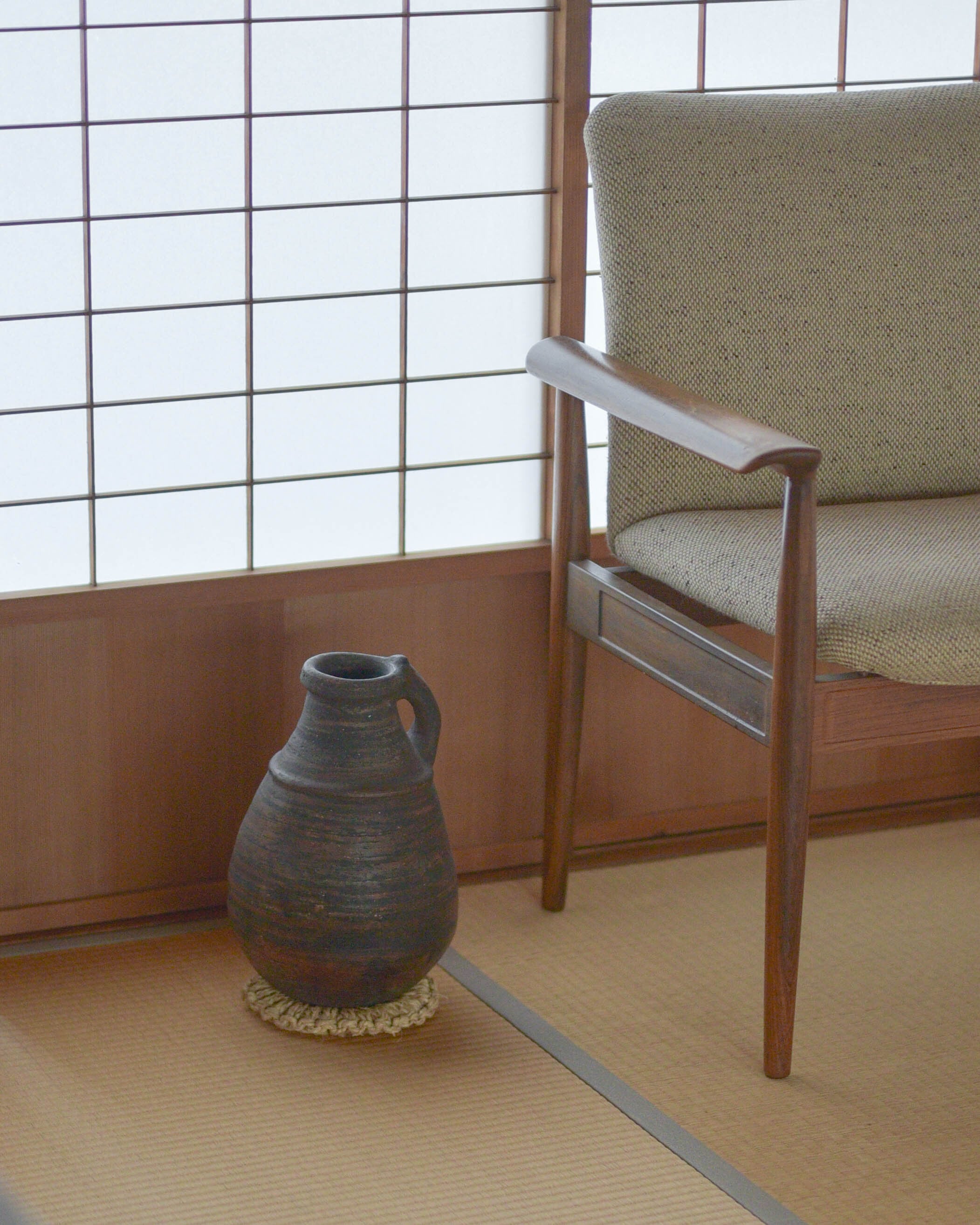 Antique |底の丸い壺 K202