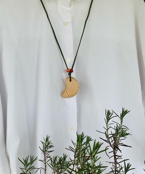 〇木のツボ押し勾玉ペンダント プレゼントにも | atelier mitsuki