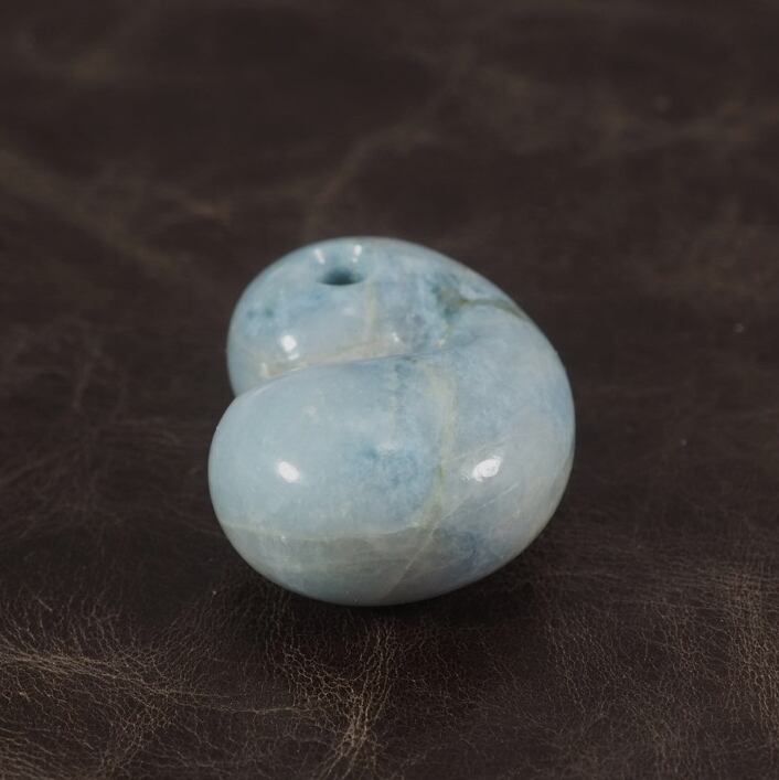糸魚川翡翠 コン沢 青翡翠 ふく勾玉 25.0g Itoigawa blue Jadeite Fuku