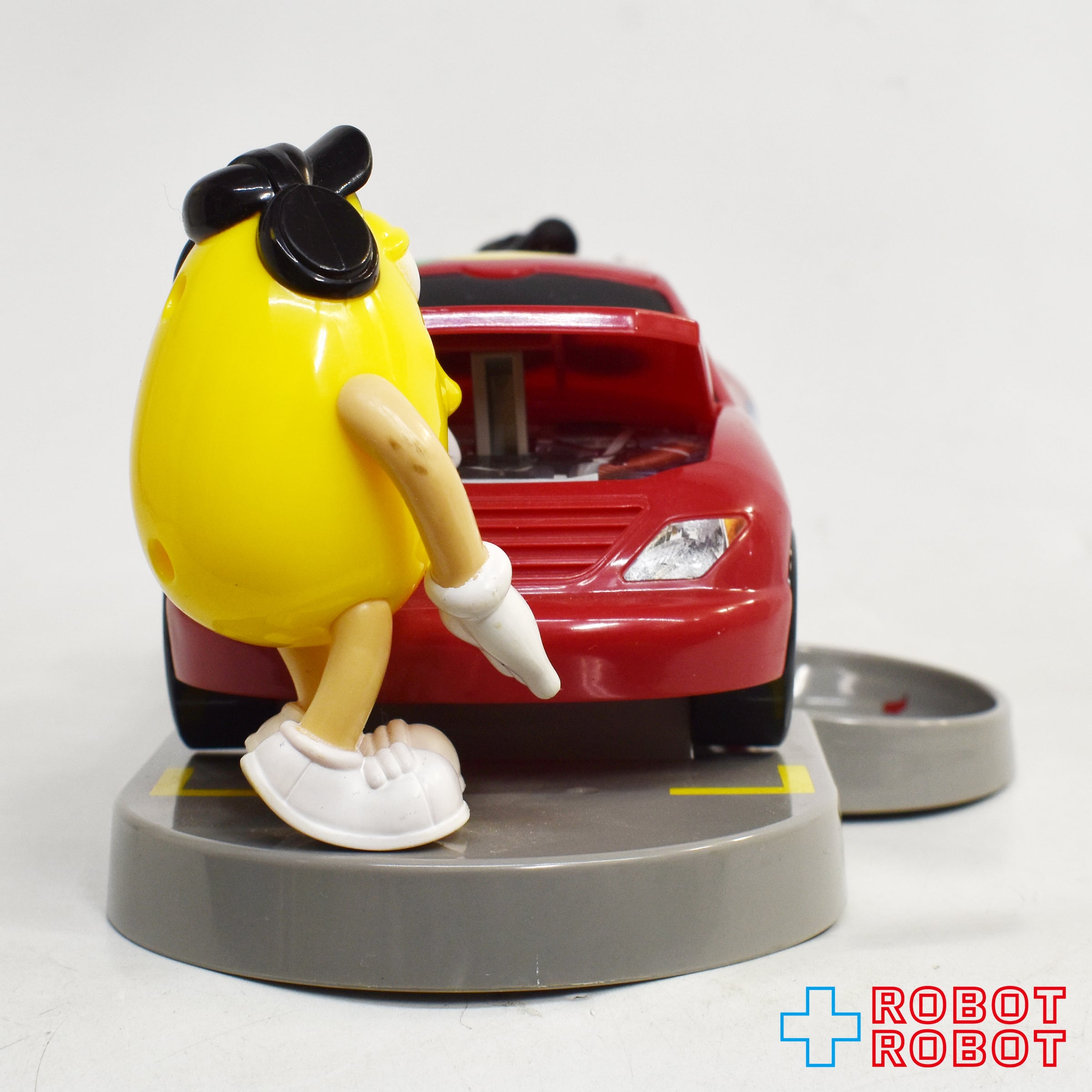 M&M's ディスペンサー アンダー・ザ・フード 赤いレーシングカー