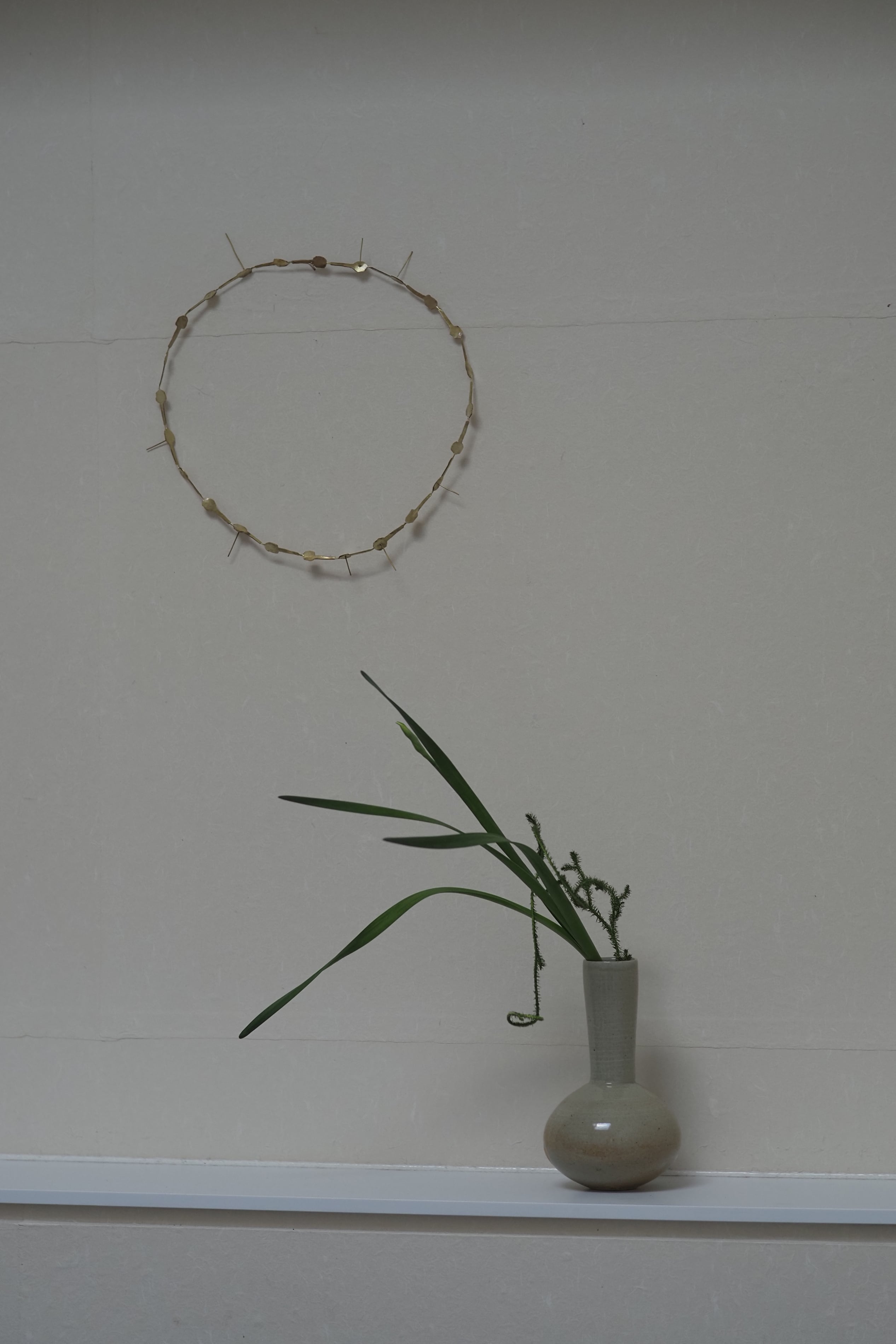 伊藤環 24. 柞灰須恵型花入 | 陶屋なづな