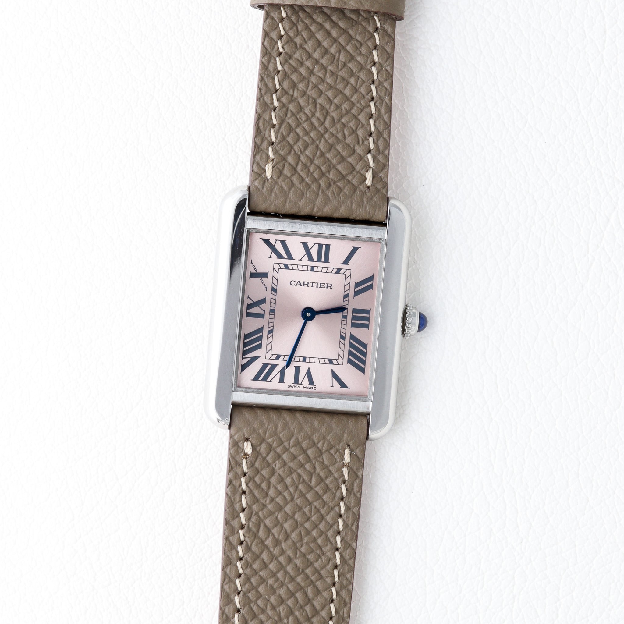 カルティエ Cartier 腕時計 タンクソロ SM W5200000 レクタンギュラー ピンクサンレイ文字盤 ローマンインデックス クロコダイルレザーベルト SS クオーツアナログ 【中古】 W5200000 タンクソロ SM 新品 ｜ カルティエ | 腕時計のブランド販売