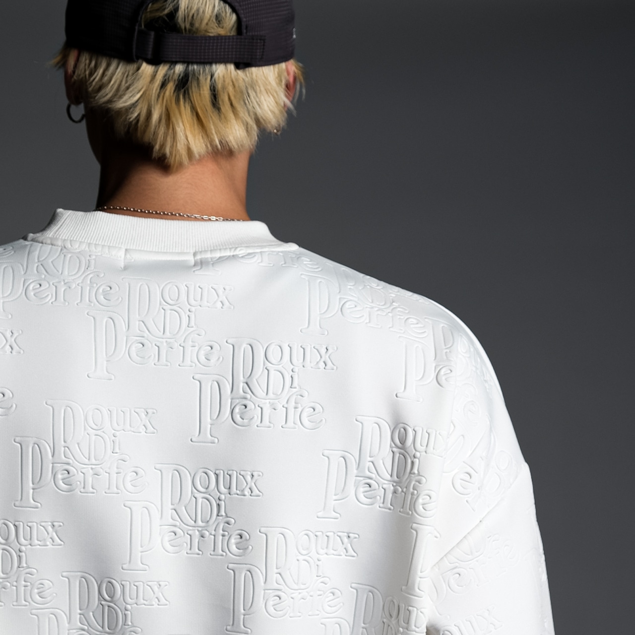 エンボスロゴトレーナー